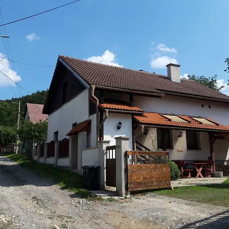 Gasthof Cavoj Guest House